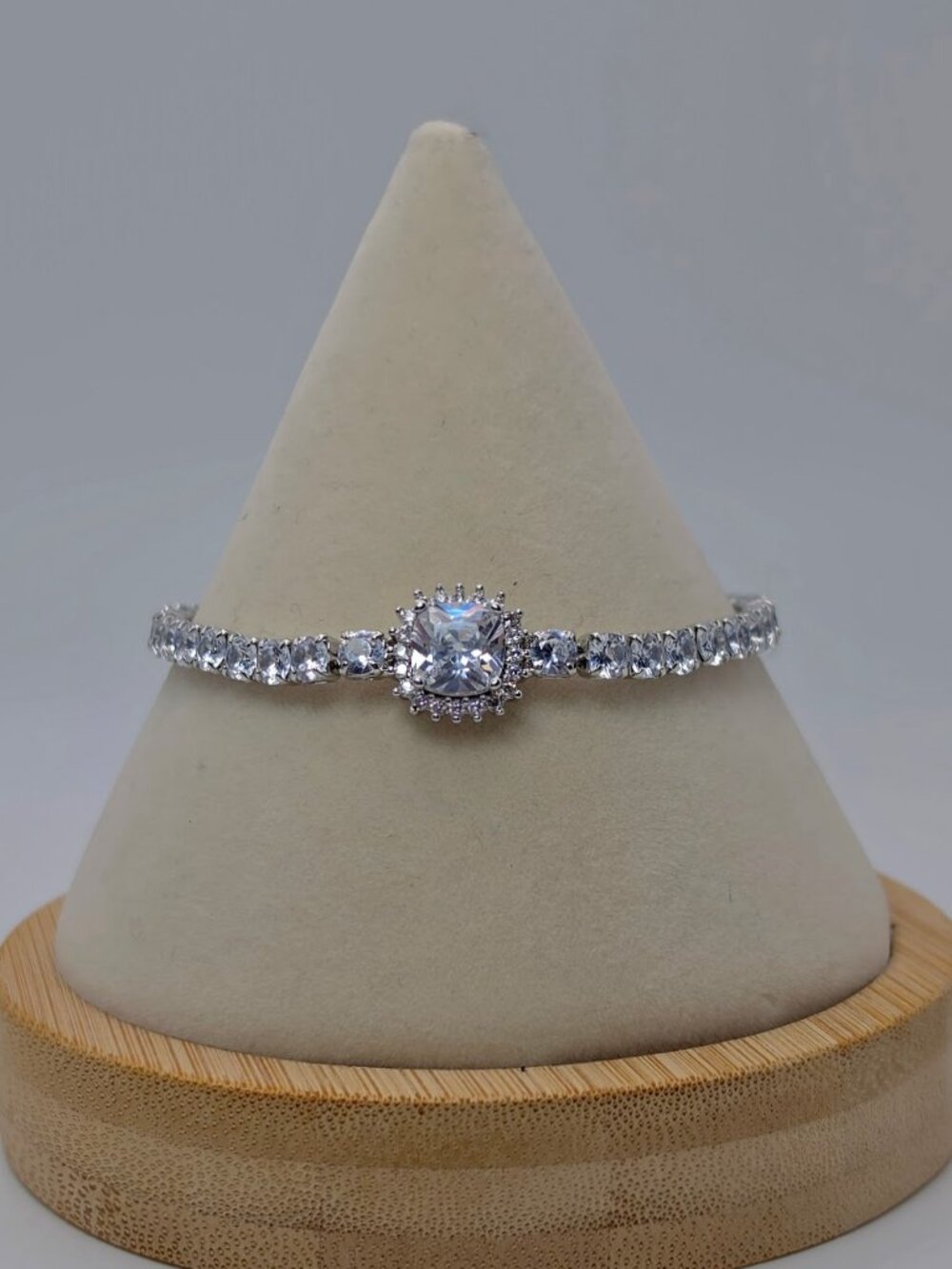 Swarovski Crystals Halo Silver Tone Adjustable Bolo Tennis Bracelet NWOT
